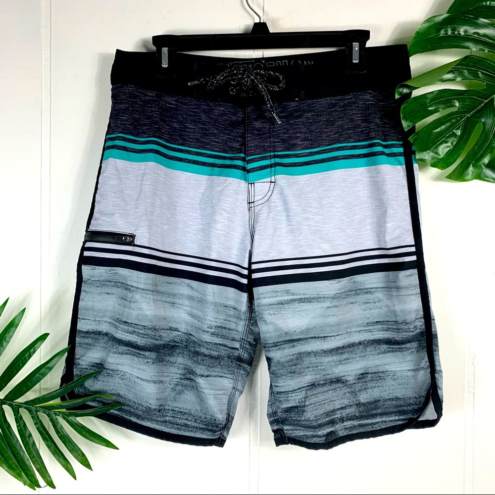 DISTORTION Men’s Striped Board Shorts Size Medium